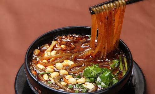 小吃店怎么打開市場呢？四川小吃培訓(xùn)學(xué)校提議