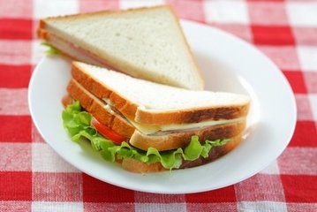 自制三明治，做法簡單的營養早餐，早上你想來一份嗎