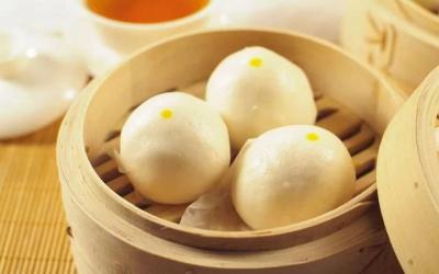 還在用清水蒸饅頭嗎？發面加“此物”，蒸出來的饅頭又香又軟！