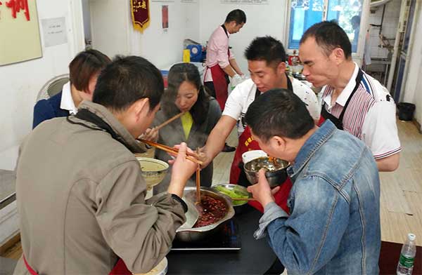 學員一起吃火鍋.jpg 學員一起吃火鍋.jpg