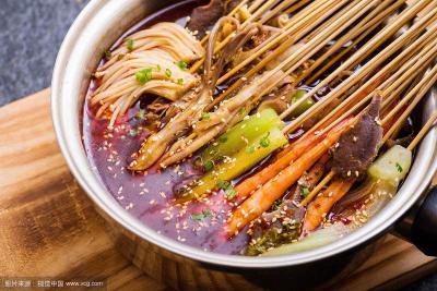  四川砂鍋串串香餐飲訓練班哪里好？師傅現場操作訓練