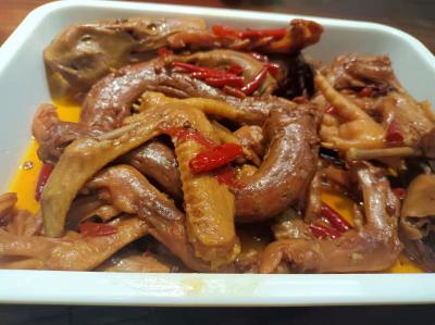  絕味鹵菜技術(shù)培訓(xùn)班哪里好？培訓(xùn)理論和實(shí)踐結(jié)合