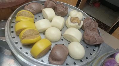 培訓(xùn)小吃價(jià)格學(xué)校有哪些？美食小吃技術(shù)培訓(xùn)學(xué)校