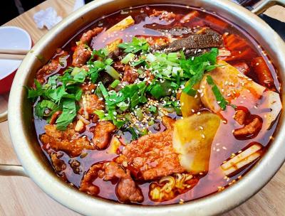 學(xué)冒菜技術(shù)培訓(xùn)多少錢？冒菜培訓(xùn)費(fèi)用受多因素影